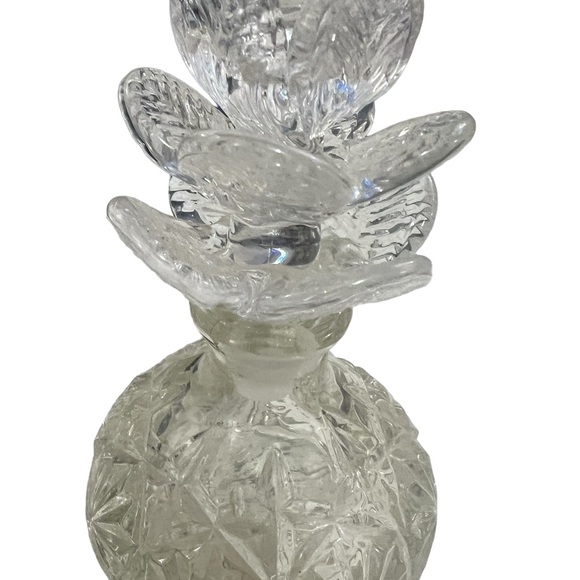 VINTAGE ETCHED CRYSTAL PERFUME BOTTLE WITH FLORAL TOP - Picture 5 of 8